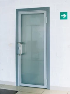 Фото для Одностворчатые двери из алюминиевого профиля. Изготовление и установка