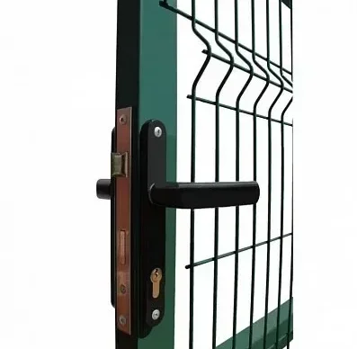 Калитка распашная сетчатая, высота 2 м.