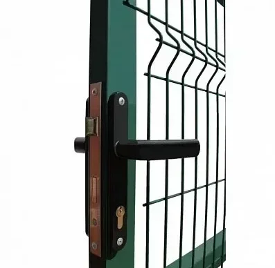 Калитка распашная сетчатая, высота 2 м.