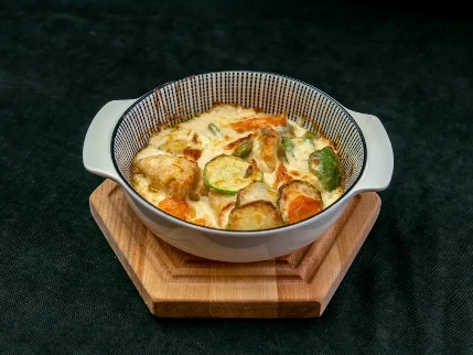 Палтус в сливочном соусе с овощами, запеченный с сыром 1/220