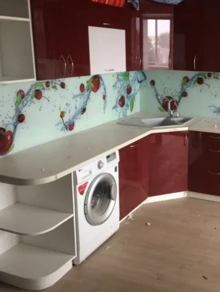 Стеклянный кухонный фартук на заказ