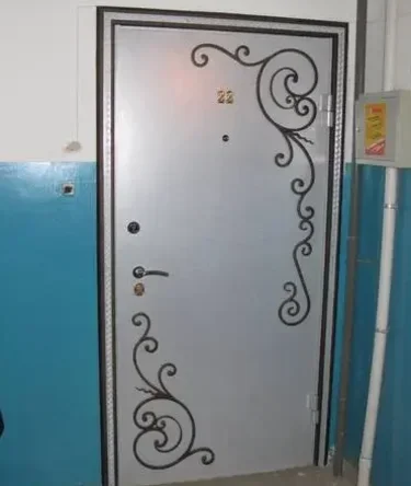 Квартирная входная металлическая дверь. Изготовление