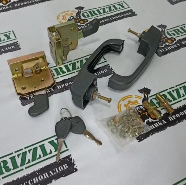 Фото для Ручка двери кабины с замком (комплект)