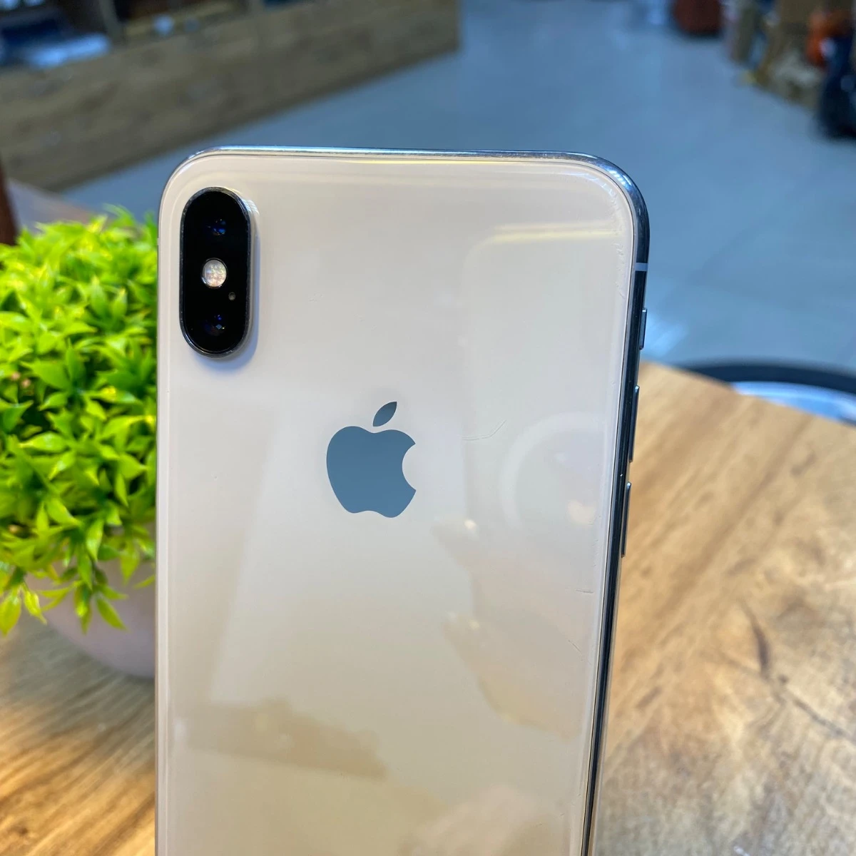 iPhone X 64