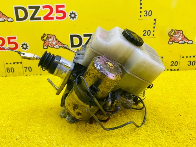 Фото для Главный тормозной цилиндр TOYOTA LAND CRUISER/LAND CRUISER CYGNUS (б/у)