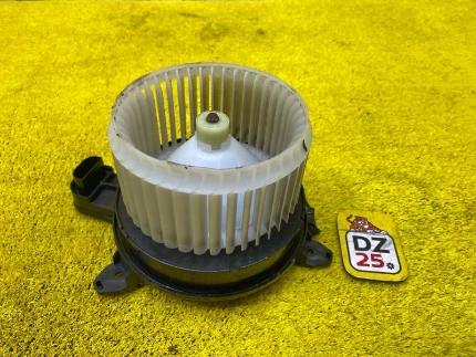 Фото для Мотор печки Toyota Voxy/Noah/Esquire/Harrier/Nx200/Nx200T ZWR80/ZWR80G/ZWR80W/ZRR80G/ZRR80W/ZRR80/ZRR85G/ZRR85W/ZRR85 2ZRFXE 201