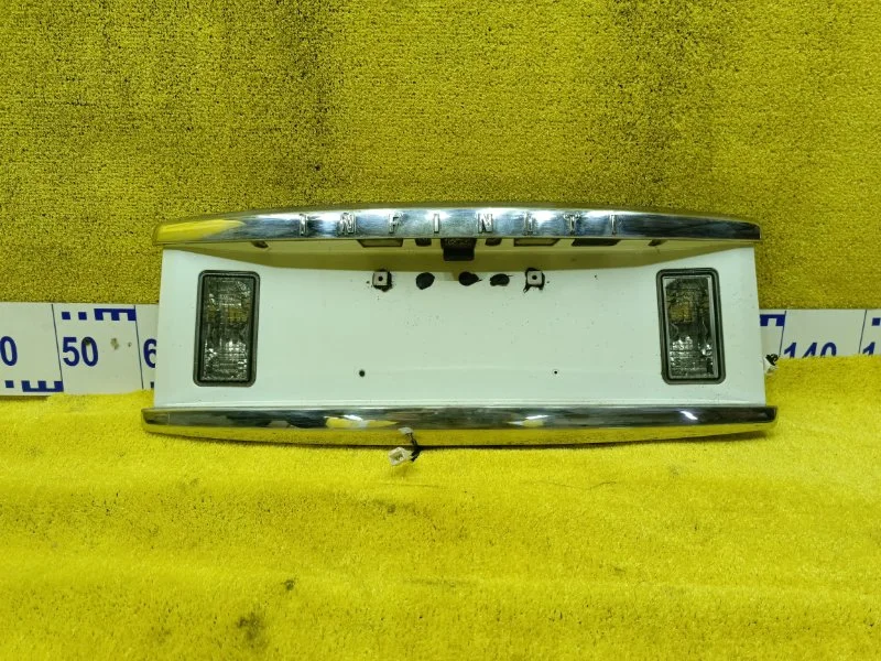 Накладка на дверь багажника Infiniti Qx56/Armada/Titan JA60/TA60/A60 VK56DE 2004/Цвет Q11 задн.