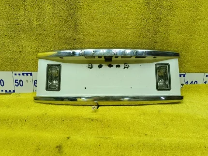 Фото для Накладка на дверь багажника Infiniti Qx56/Armada/Titan JA60/TA60/A60 VK56DE 2004/Цвет Q11 задн.