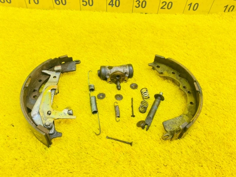 Фото для Механизм стояночного тормоза TOYOTA TOWN ACE NOAH/LITE ACE NOAH/TOWN ACE/LITE ACE CR50G 3CT 1997/Цвет 1A0 (б/у)