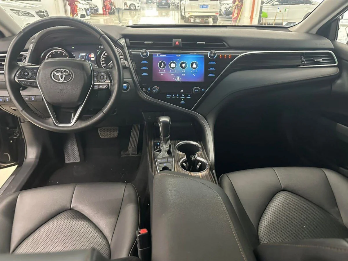 TOYOTA CAMRY 2020 год