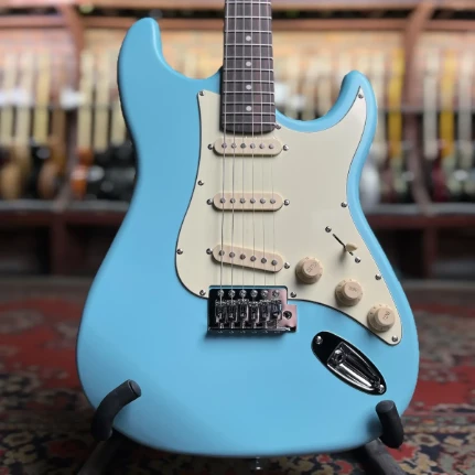 Фото для Электрогитара DeMarco DMSEST202 Stratocaster SSS Sky Blue, DeMarco (ДеМарко)