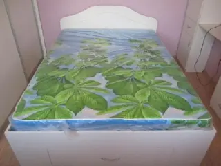 Односпальная кровать на подиуме